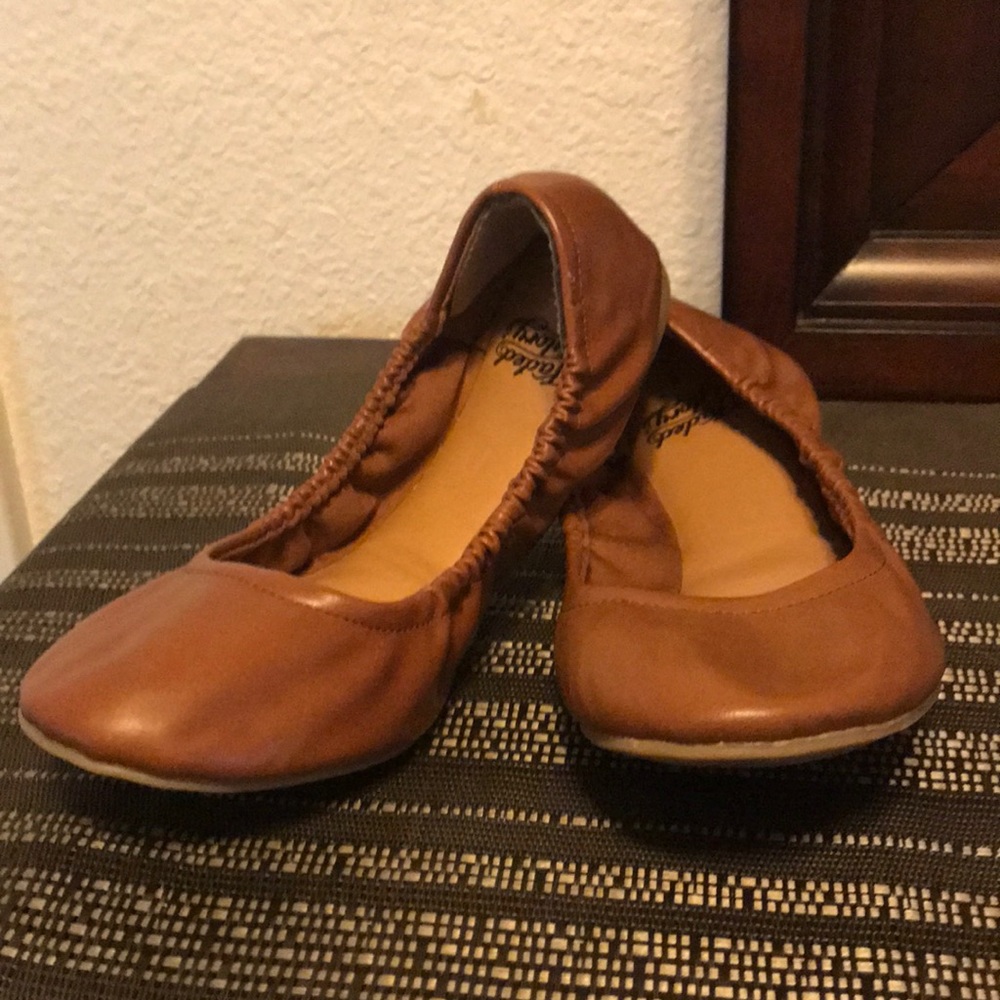 Lightly used tan flats.